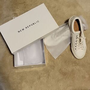 New Rebublic White Canvas 12.5